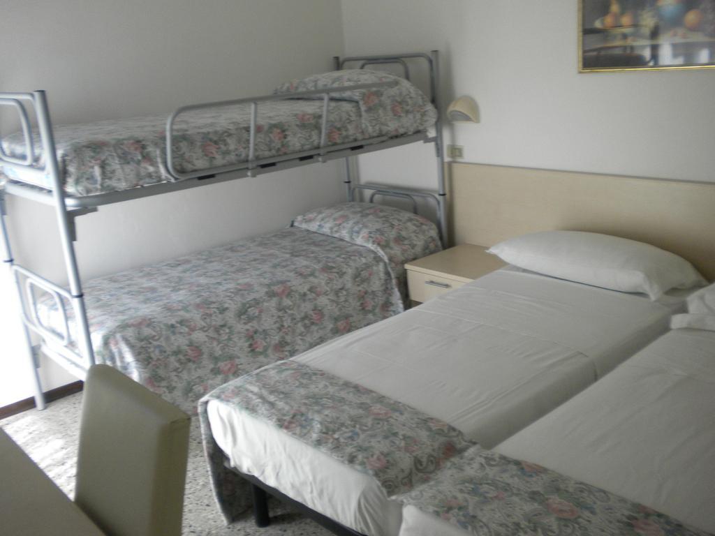 Hotel Nives Rimini Zimmer foto