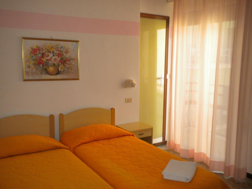 Hotel Nives Rimini Zimmer foto