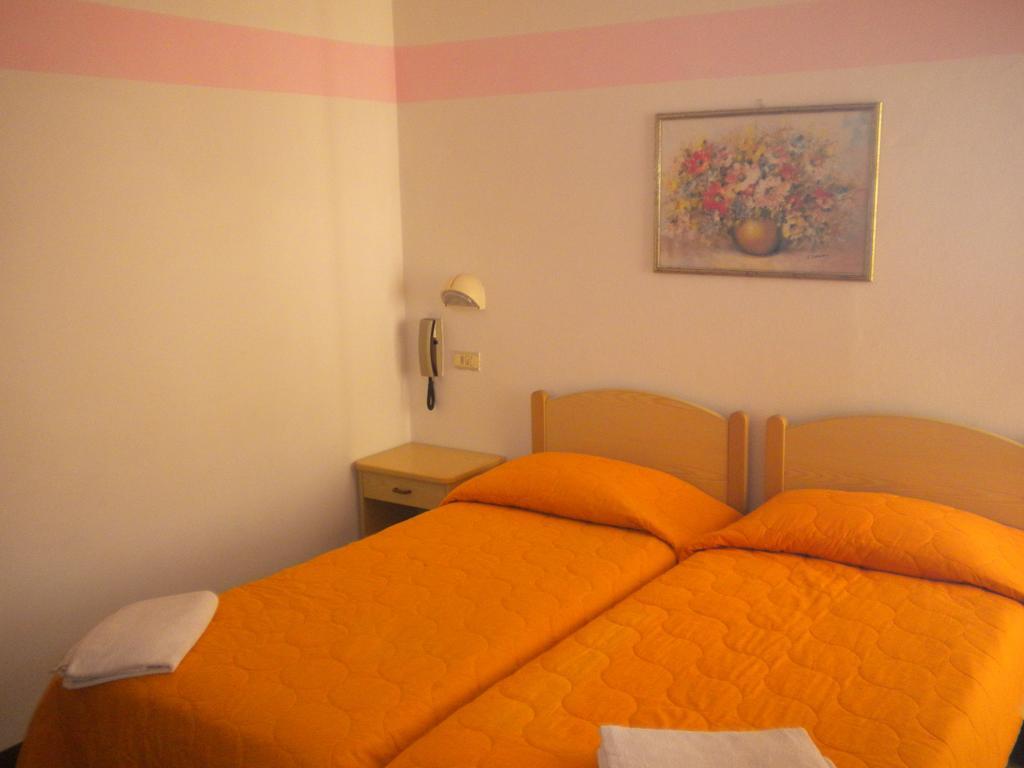 Hotel Nives Rimini Zimmer foto