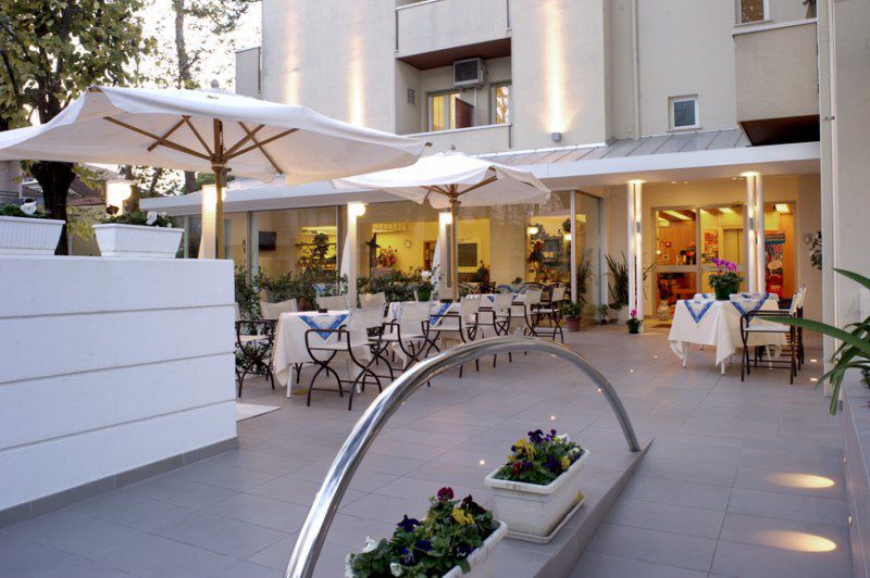 Hotel Nives Rimini Exterior foto